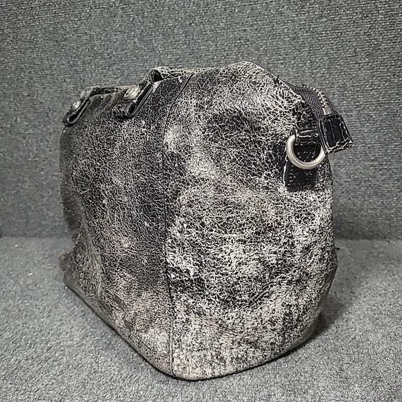 George Gina & Lucy Star Shoulder Bag Black Distressed Leather Handbag - Picture 12 of 16